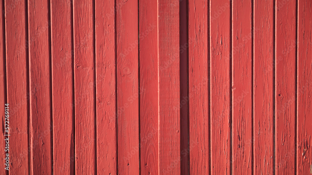 Puerta de tablones de madera pintada de rojo Puerta de tablones de madera pintada de rojo