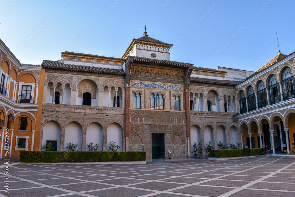 courtyard of the palace spain moorish architecture