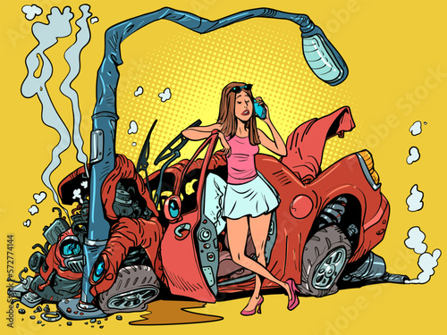 A woman had an accident with her car, crashing into a lamppost. Calling is not the solution. Safety above all.