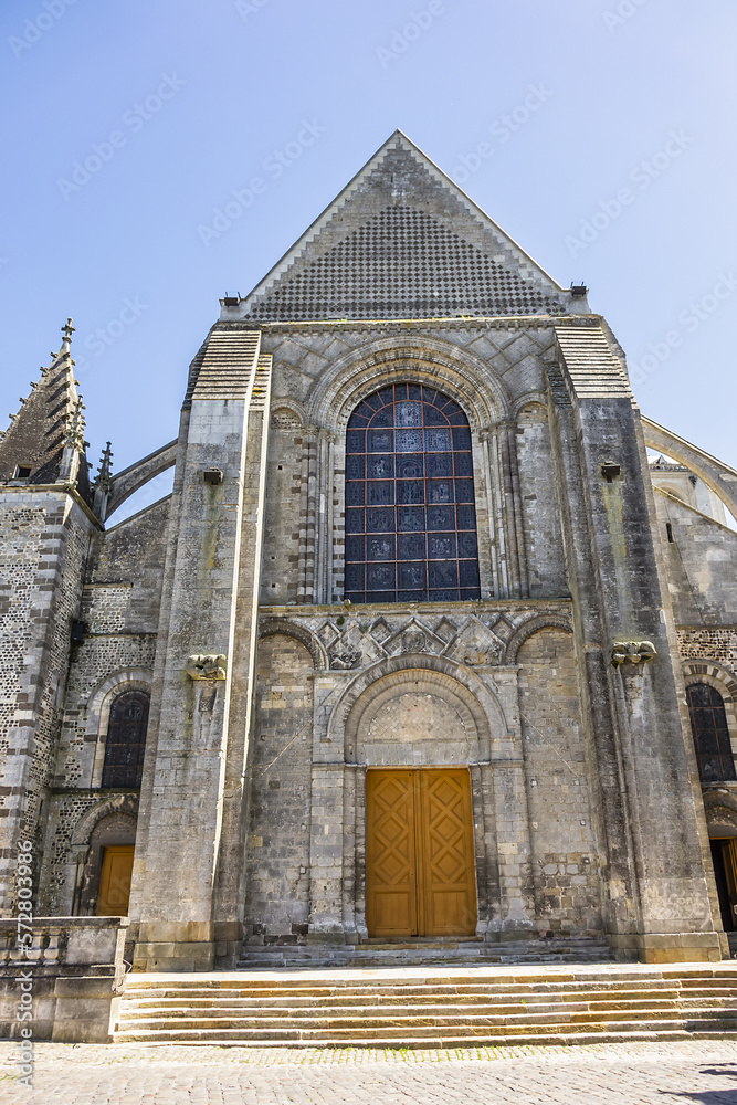 Le Mans Roman Catholic cathedral of Saint Julien (Cathedrale St-Julien du Mans, VI - XIV century), seen from the side of the large portal 1695. Le Mans, Pays de la Loire region in France.