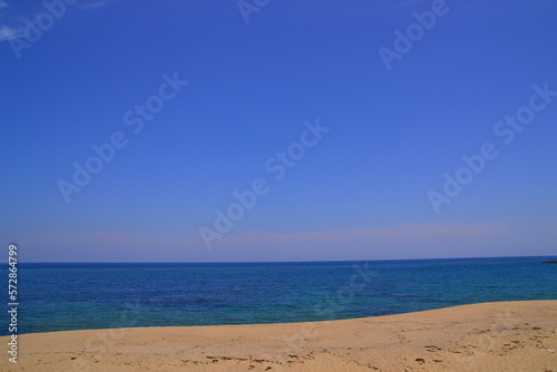 山陰海岸ジオパークの夏の海です。 © masaandsaya