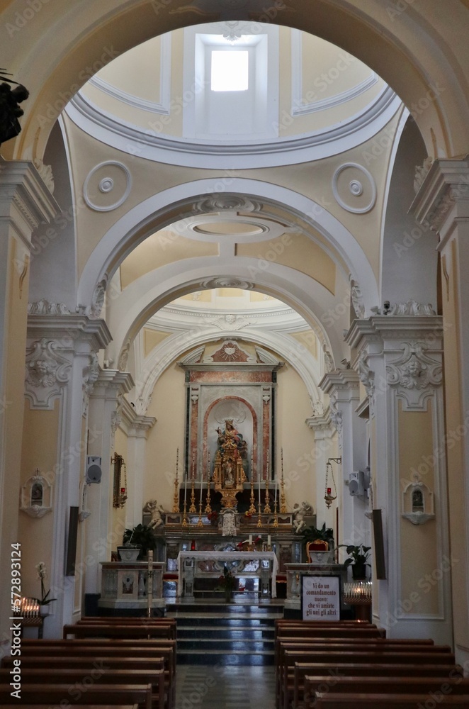Lacco Ameno - Navata centrale della Chiesa di Santa Maria delle Grazie