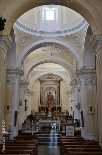 Lacco Ameno - Navata centrale della Chiesa di Santa Maria delle Grazie © lucamato