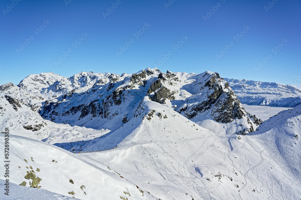 Obraz premium Le massif de Belledonne et les les lacs Robert, vu depuis Chamrousse