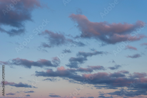 夕暮れの東の空