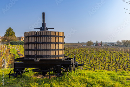 Foto Old wine press near Vougeot, Cote de Nuits, Burgundy, France