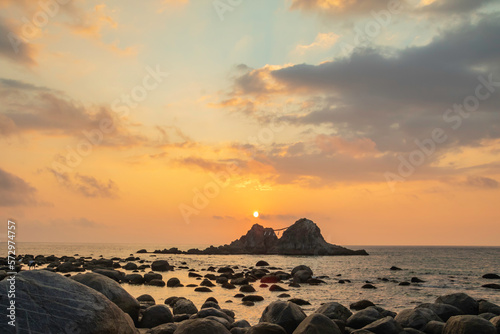 夕陽と夫婦岩