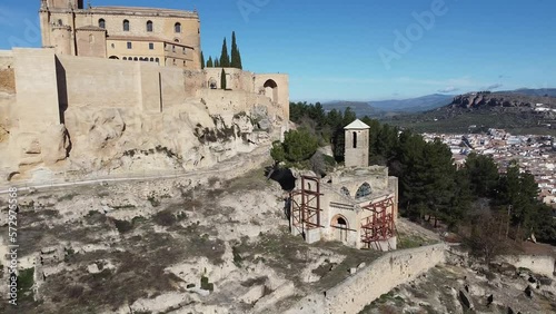 Preciosa Vista aérea del Castillo de la Mota en Alcalá la Real, Jaén