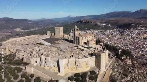 Preciosa Vista aérea del Castillo de la Mota en Alcalá la Real, Jaén