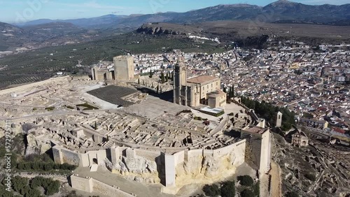 Preciosa Vista aérea del Castillo de la Mota en Alcalá la Real, Jaén
