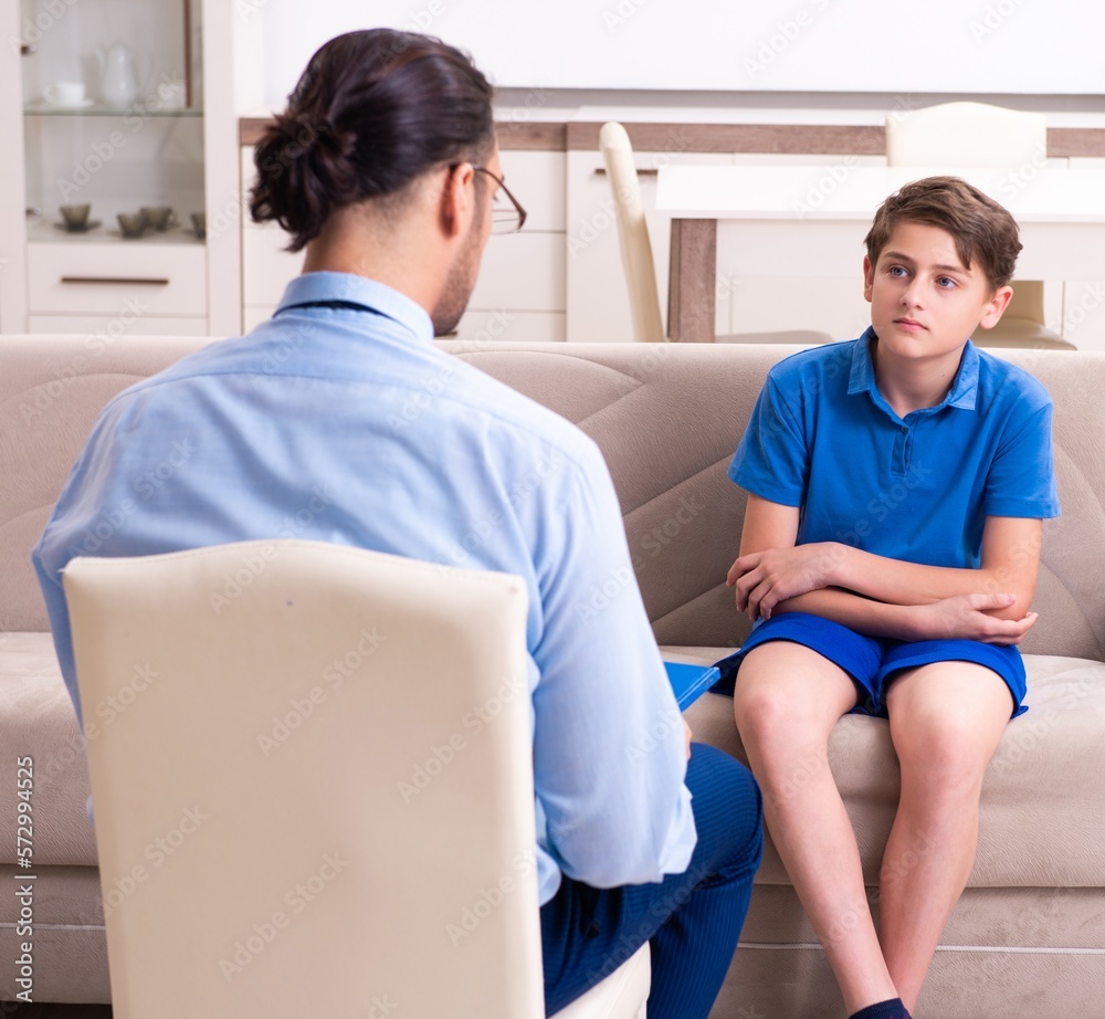 Fototapeta premium Internet addicted boy visiting male doctor