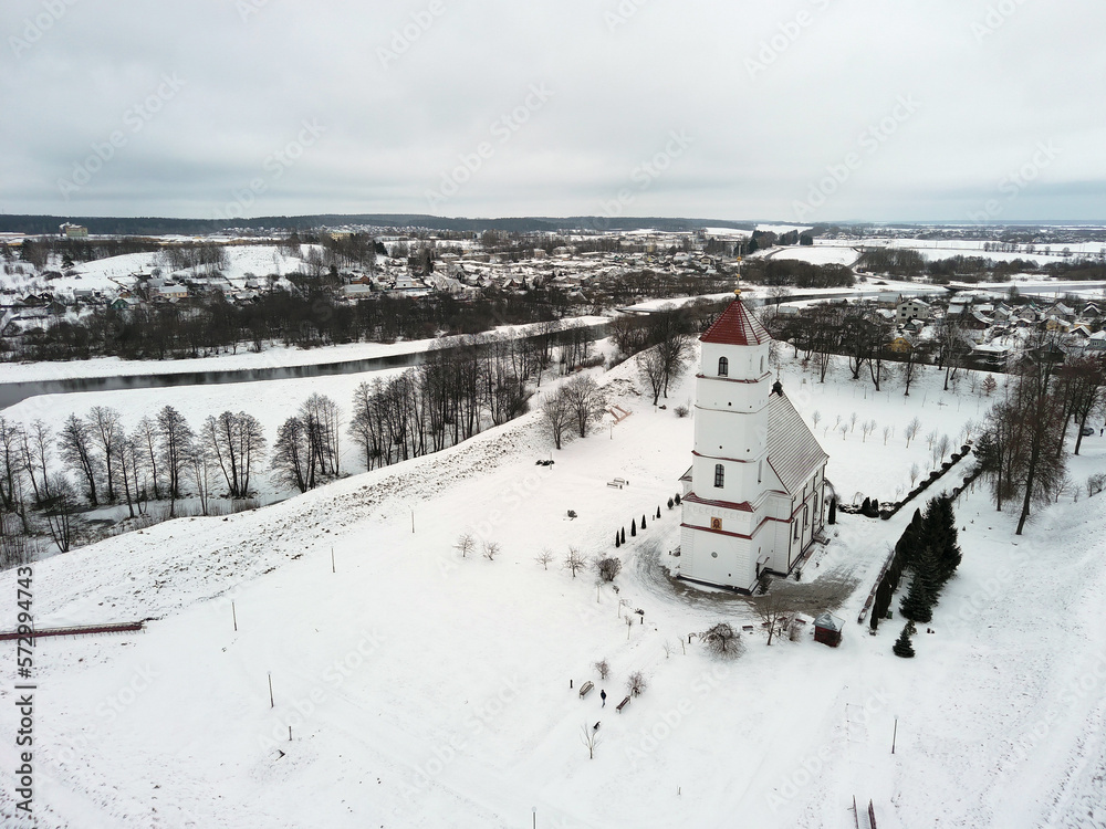 Obraz premium The view of the old spaso-preobrazhensky Cathedral in Zaslavl, Belarus. Drone aerial view.
