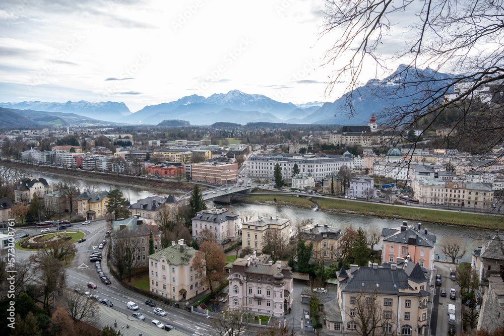 Salzburg - Blich Süd-Ost auf die Alpen