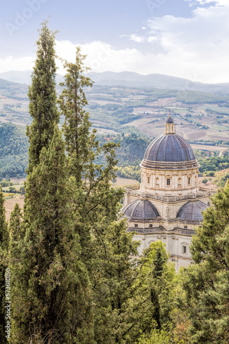todi, italien - kuppeln der santa maria della consolazione photo