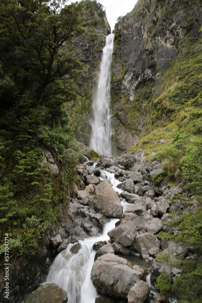 Obraz premium Waterfall and rocks