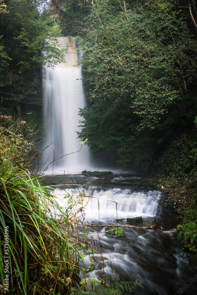 Φωτογραφία discover the beauty of glencar waterfall in county leitrim in Ireland