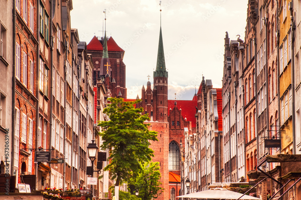 Naklejka premium Famous Mariacka Street with Basilica of St. Mary in the Background, Gdansk, Poland