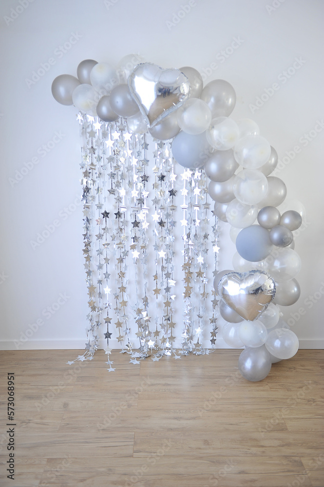 arcos de balões com estrelas em prata para aniversário 