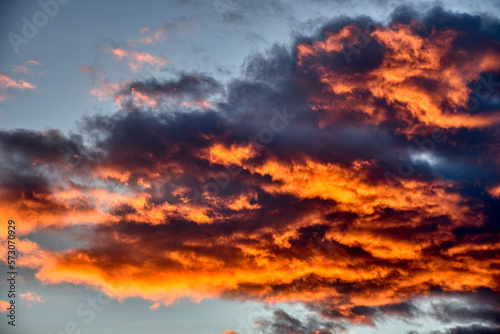 Abendrot, Morgenrot, Wolken, Wolkenglühen, Sonnenuntergang, Sonnenaufgang, Dämmerung, Morgendämmerung, Abenddämmerung, Abend, Morgen, Wolkendecke, beleuchtet, Farbe, glühen, strahlen, Wetter, Wetterwa