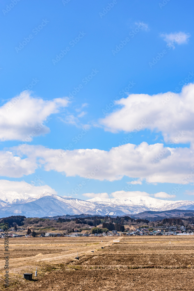 Fototapeta premium 早春の蔵王山麓 