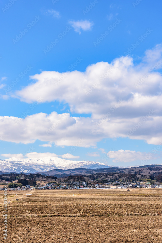 Fototapeta premium 早春の蔵王山麓 