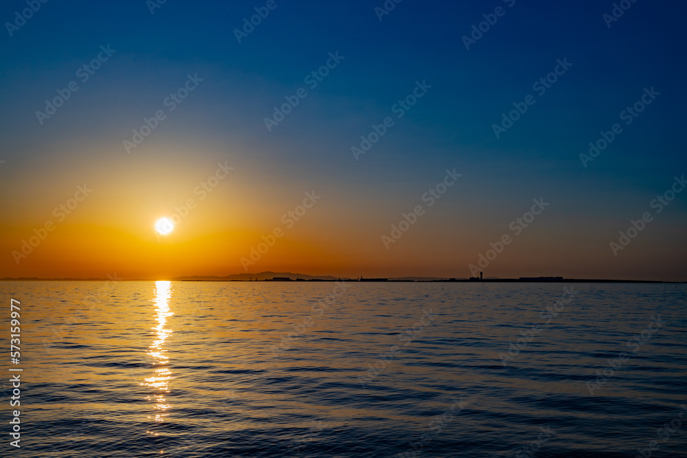 Naklejka premium Sunset on the Sea of Japan