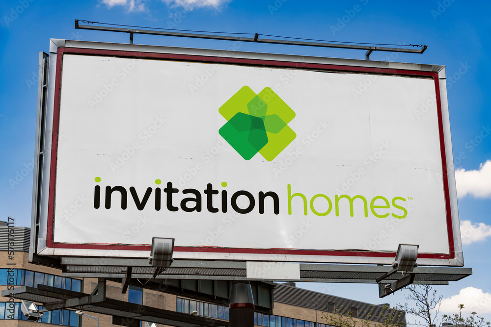 Advertisement billboard displaying logo of Invitation Homes StockFoto