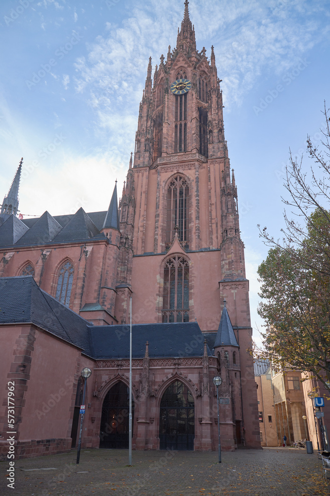 Fototapeta premium Imperial Cathedral, or Kaiserdom in Frankfurt, Germany.