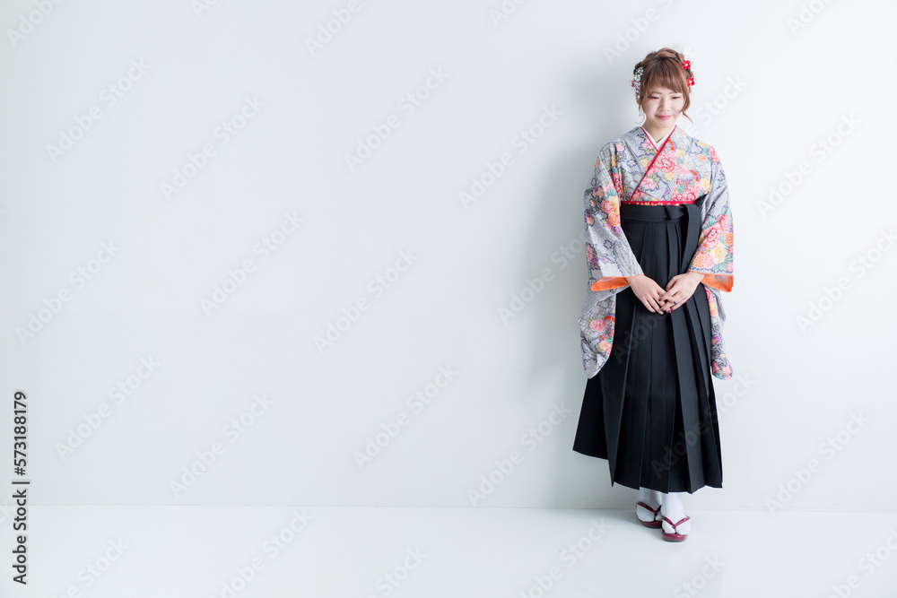 woman in kimono 袴を着る女子学生