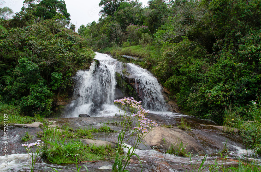 Obraz premium Waterfall Cachoeira da Pedra Branca (Paraty), Rio de Janeiro state, Brazil.