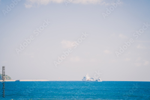 ship in the sea © Ran