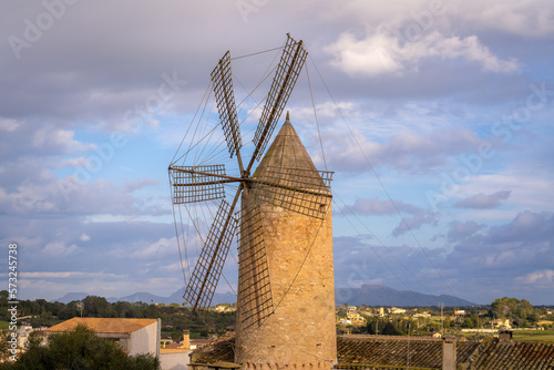Windrad von Santa Margalida  Ort - Stadt   Baleareninsel Mallorca   Spanien    Espana