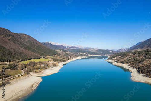 La beauté naturelle du lac de Monteynard