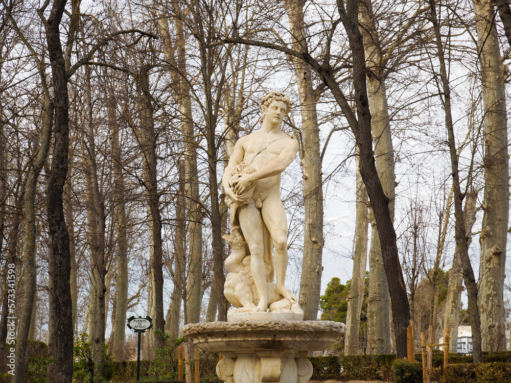 Escultura de Apolo en mármol en los jardines de Aranjuez