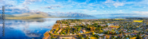 D NZ Te Anau over town to lake pan