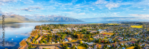 Fototapeta Naklejka Na Ścianę i Meble -  D NZ Te Anau town to lake pan