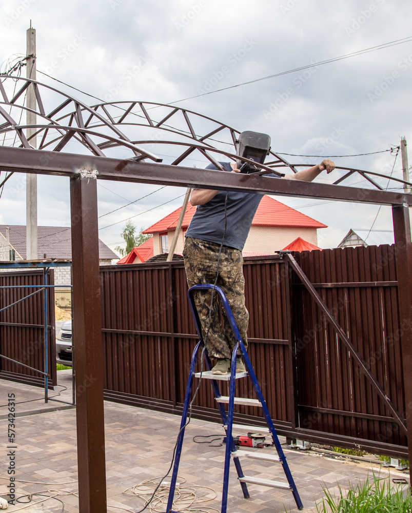 The worker installs the metal on the canopy.