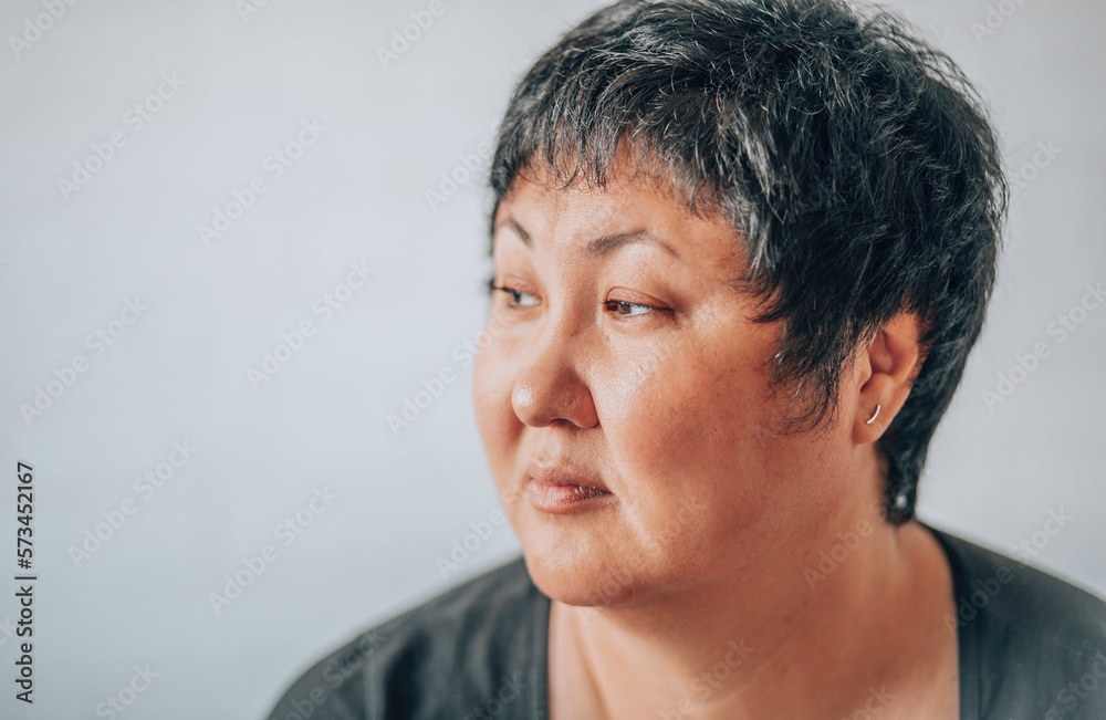 Obraz premium Asian woman of forty with a short haircut on a white background