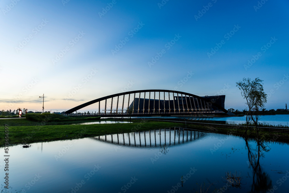 Obraz premium Sunset view of the Southern Branch of the National Palace Museum in Chiayi, Taiwan. 