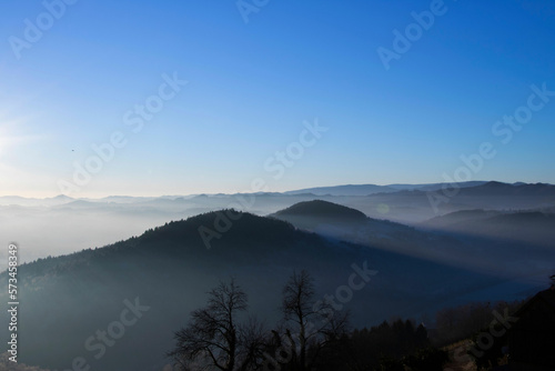 Das Hügelmeer in blau