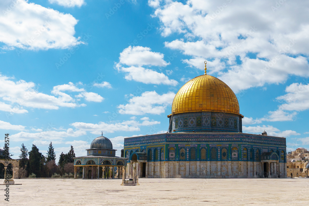 Fototapeta premium The Dome of the rock, Al-Aqsa Mosque, Jerusalem old city, Palestine