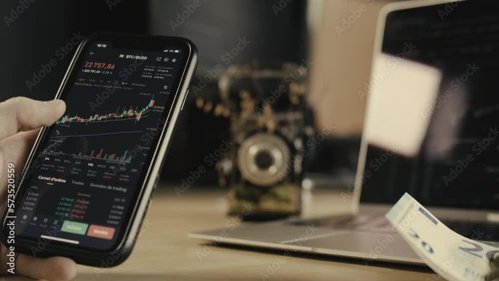 btc, bitcoin, crypto, monnaie, bourse, trading, blanc, or, finance, argent, devise, argent liquide, banque, métal, euro, dollar, affaires, bancaire, économique, richesse, change, europe, fond
