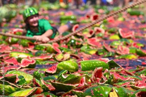 Obraz na płótnie Unrecognizable female watermelon skiing at The Chinchilla Melon Festival w salonie