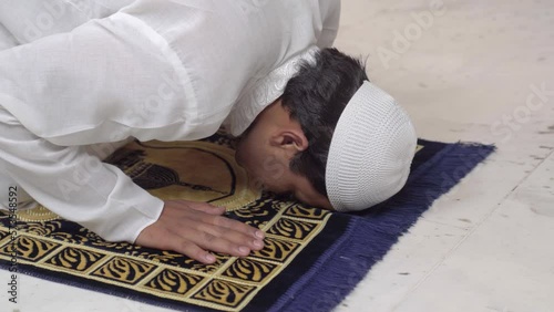 Indian muslim man doing Sujud and praying to Allah photo