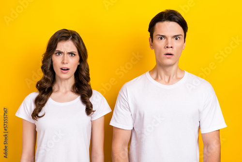 Photo portrait of youngster lovers students dissatisfied forgot payment apartment wear white stylish t-shirt isolated on yellow color background