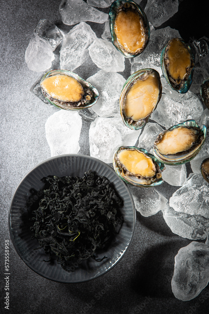 abalone
shellfish
clam
seafood
aquatic products
Abalone dish
fresh
Seaweed