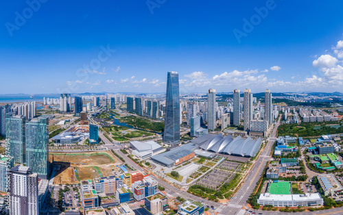 인천 연수구의 송도국제도시와 센트럴파크 photo