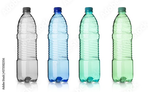 Foto Different plastic mineral water bottles isolated on a transparent background