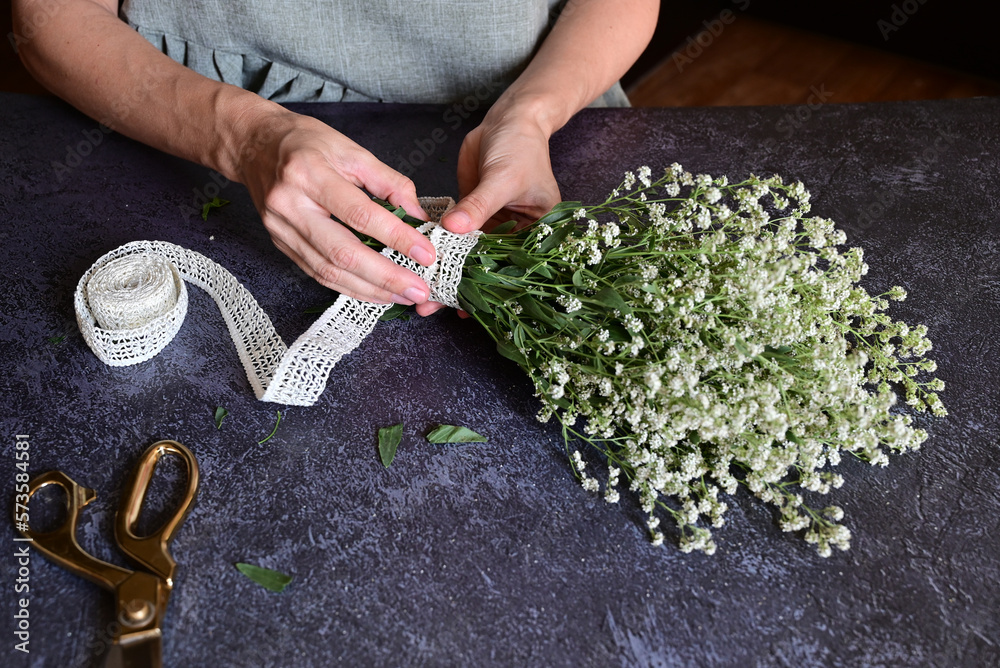 Florist at work. How to make gypsophila paniculata wedding wreath, step ...