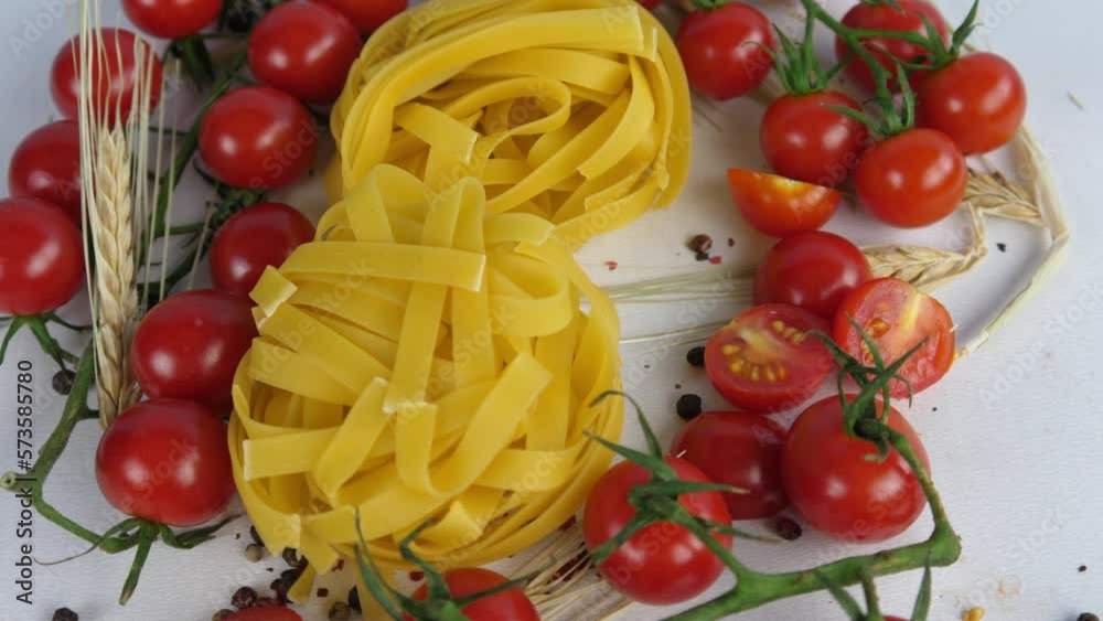 Fettuccine pasta with tomatoes, peppers and cereals Fettuccine pasta with tomatoes, peppers and cereals